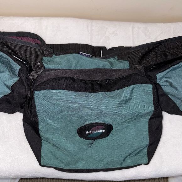 Vintage Camelbak Integrator Hydration Compatible Waist Pack Fanny 3 Zip Pockets - Picture 2 of 10